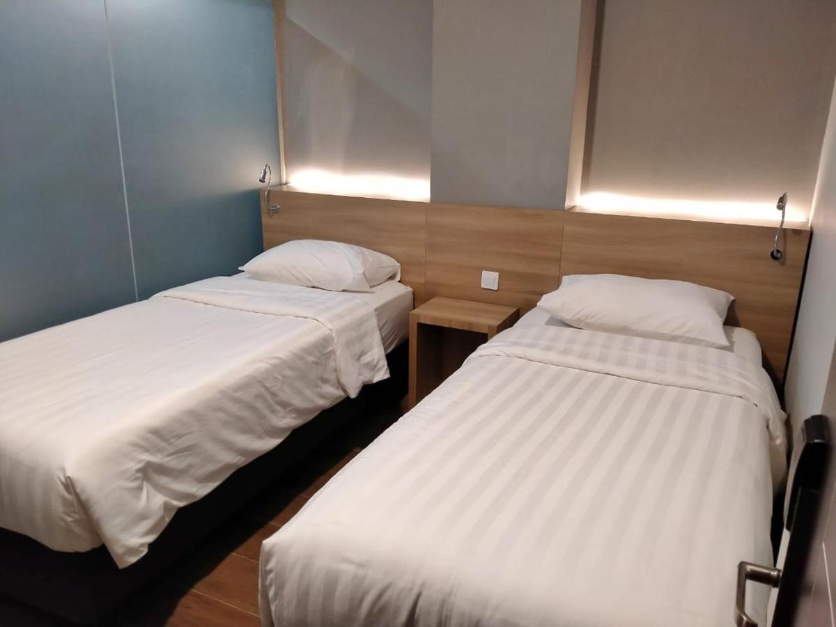 Hotel Marina Airport Semarang Esterno foto