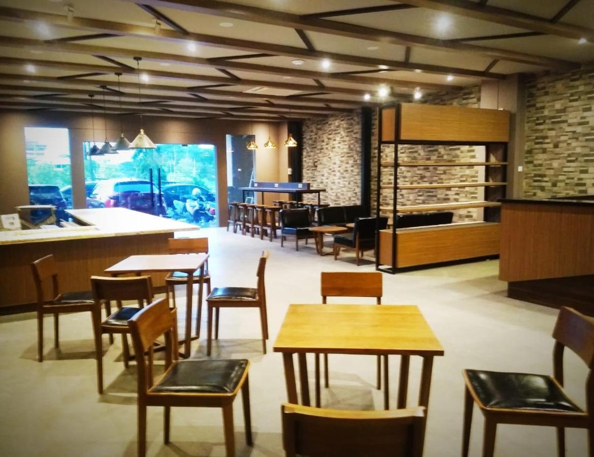 Hotel Marina Airport Semarang Esterno foto