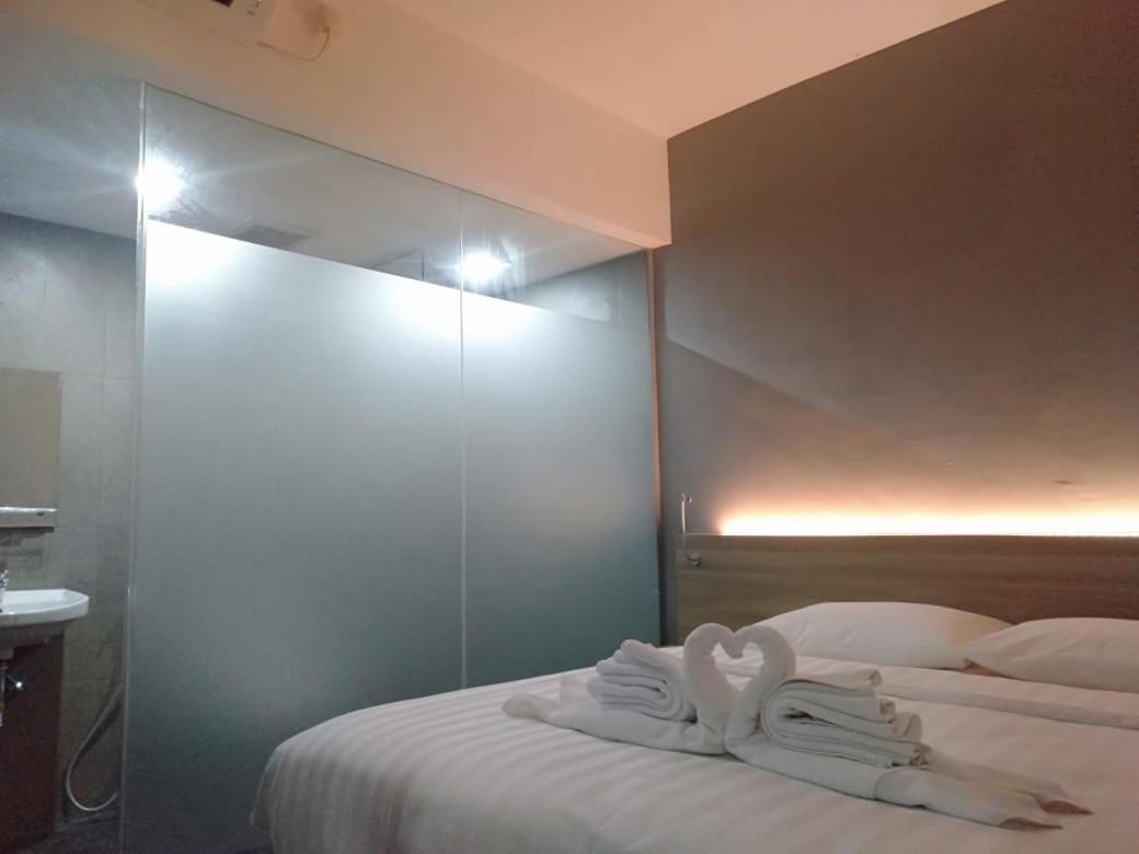 Hotel Marina Airport Semarang Esterno foto
